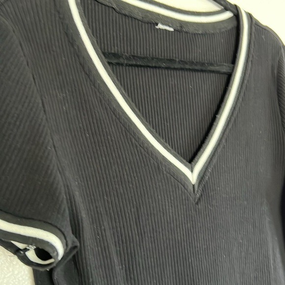 EUC Black Ribbed V Neck Short Sleeved Mini Dress sz M/L - Picture 2 of 3